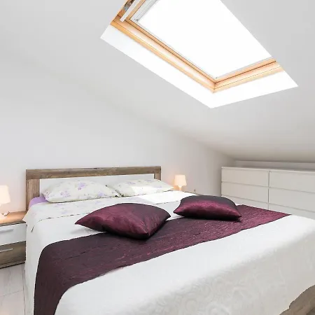 Olea Apartment *